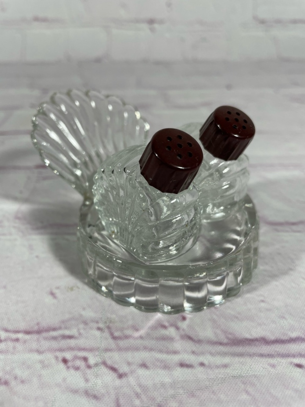 Vintage Glass Seashell Clamshell Glass Salt and Pepper Shaker Set with Holder